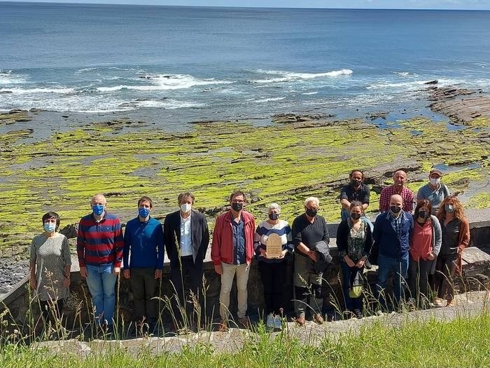 Foto de los asistentes a al inauguración Foto de los asistentes a al inauguración